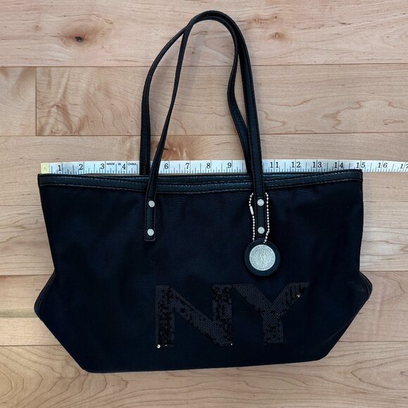 Casual with a hint of style DKNY Active bag - Picture 1 of 9